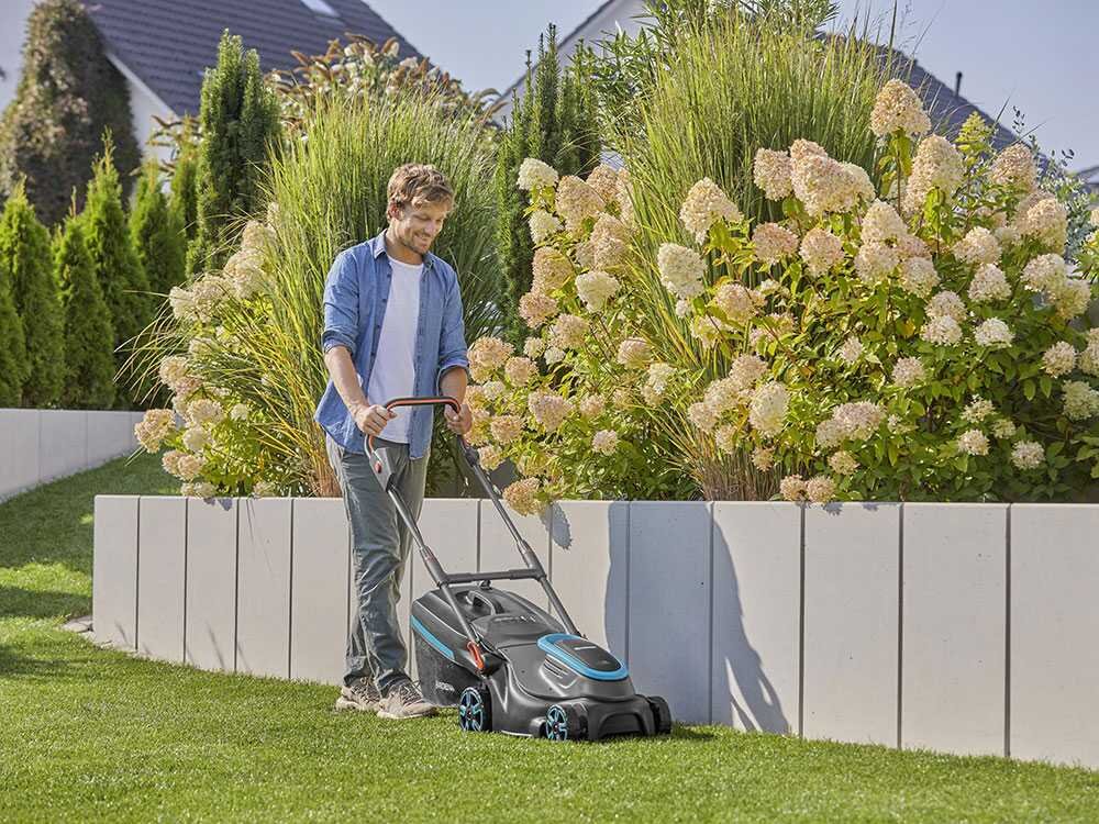 Gardena PowerMax 37/36V P4A Akku-Rasenmäher – 37 cm Schnittbreite – zum Schieben – mit Fangkorb – Ansicht 3
