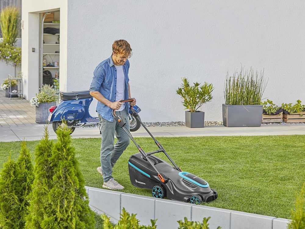 Gardena PowerMax 37/36V P4A Akku-Rasenmäher – 37 cm Schnittbreite – zum Schieben – mit Fangkorb – Ansicht 4