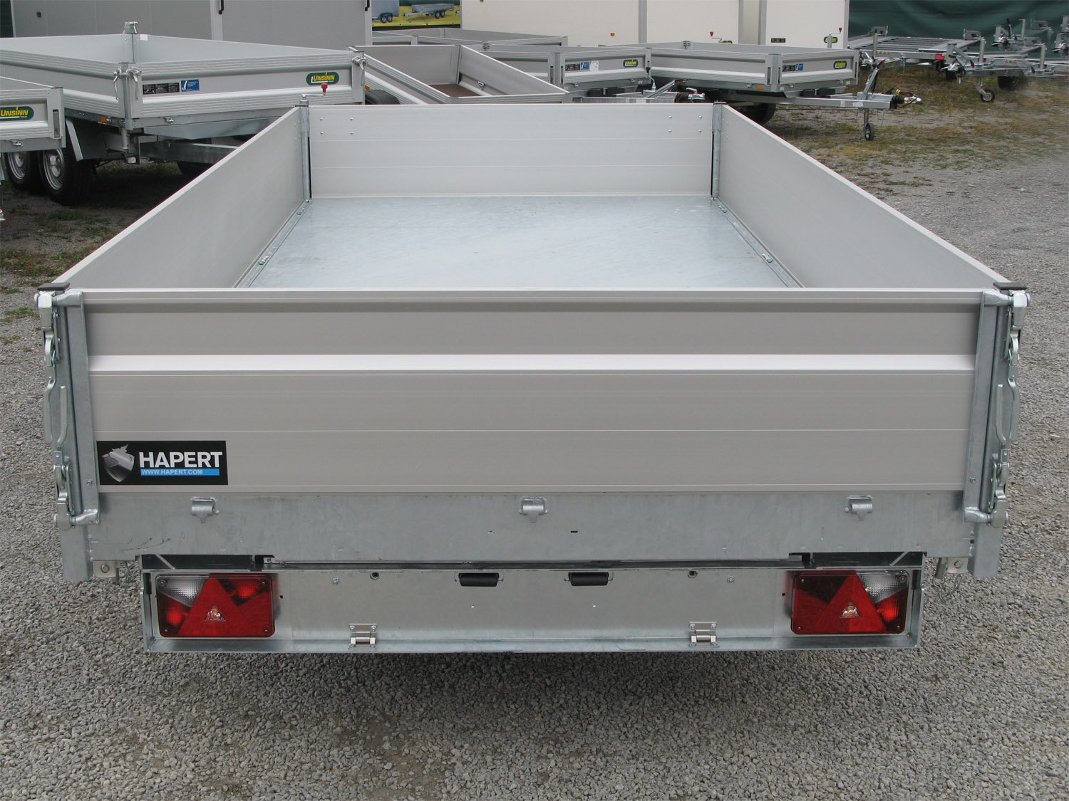 Hapert 3-Seiten-Kipper Cobalt HM-2 - 335-200 PF – elektr. Pumpe PF 2000 mm Breite – Ladefläche 335 × 200 cm – 3500 kg – Tandemachser – Ansicht 2