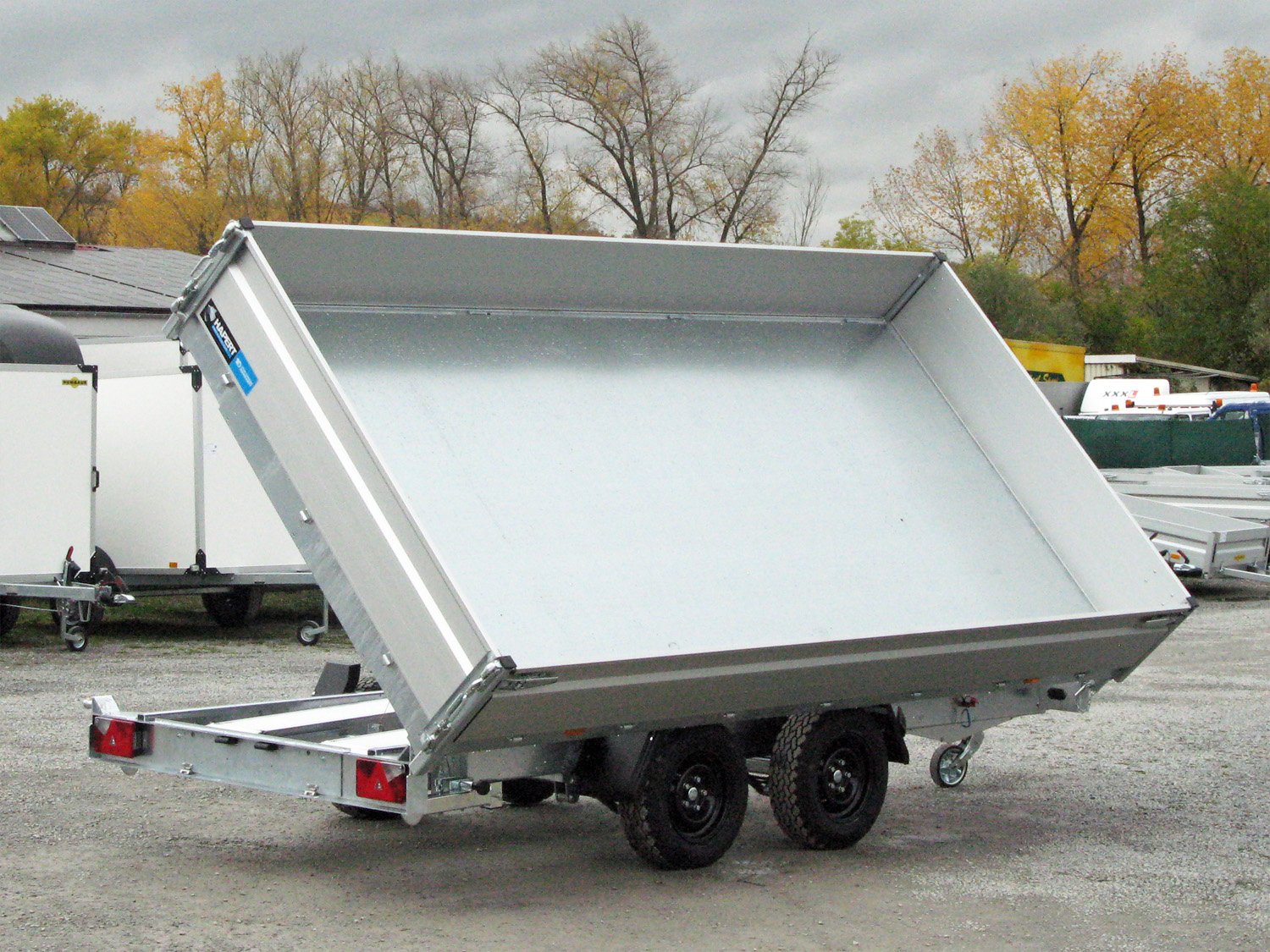 Hapert 3-Seiten-Kipper Cobalt HM-2 - 335-200 PF – elektr. Pumpe PF 2000 mm Breite – Ladefläche 335 × 200 cm – 3500 kg – Tandemachser – Ansicht 5