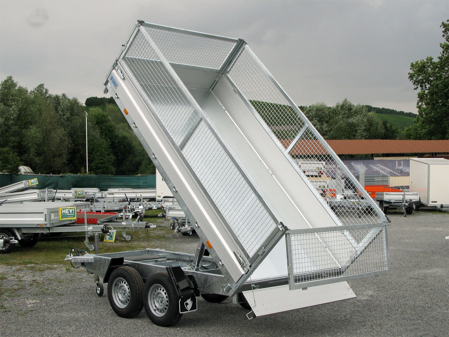 Hapert 3-Seiten-Kipper Cobalt HM-2 - 3500 – 3350 x 1800 Alubordwand - Gitteraufsatz – Ladefläche 335 × 180 cm – 3500 kg – Tandemachser – Ansicht 1