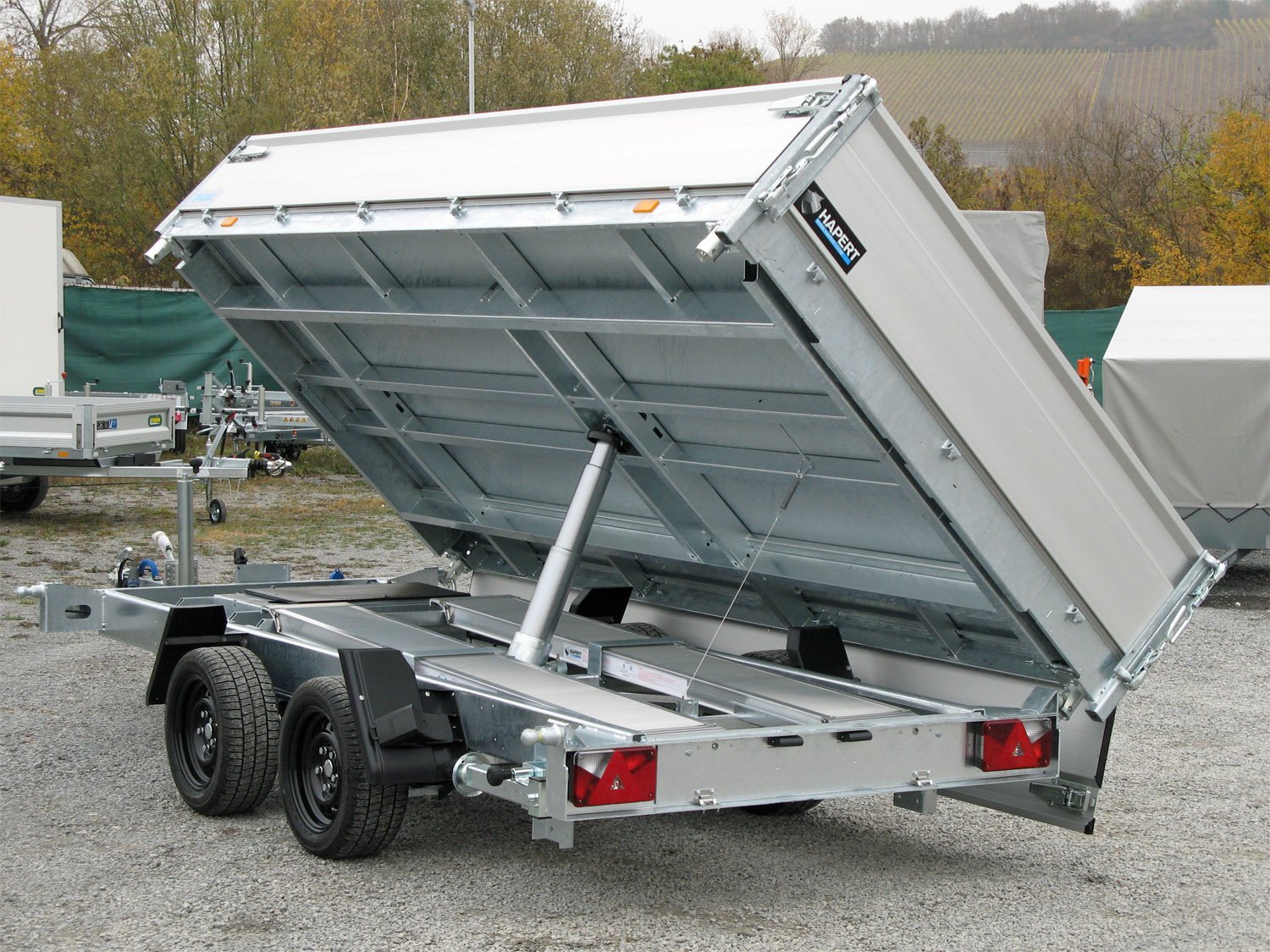 Hapert 3-Seiten-Kipper Cobalt HM-2 - 3500 Multi Ferro – 4050 x 2000 40cm AluBW, Parabel-FW – Ladefläche 405 × 200 cm – 3500 kg – Tandemachser – Ansicht 1