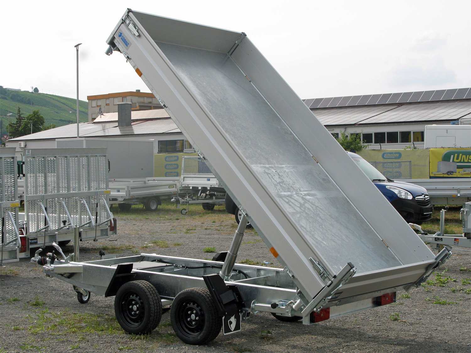 Hapert 3-Seiten-Kipper Cobalt HM-2 - 3500 Multi Ferro – Alu-Bordwände, 100 km/h, Parabelfederung – Ladefläche 335 × 180 cm – 3500 kg – Tandemachser – Ansicht 1