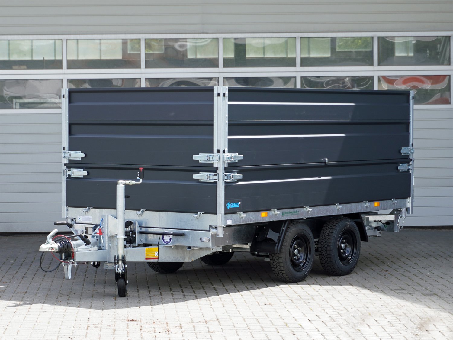 Hapert 3-Seiten-Kipper Cobalt Plus 3500 – Bordwandaufsatz 700 mm pendelbar – Ladefläche 335 × 180 cm – 3500 kg – Tandemachser – Ansicht 1