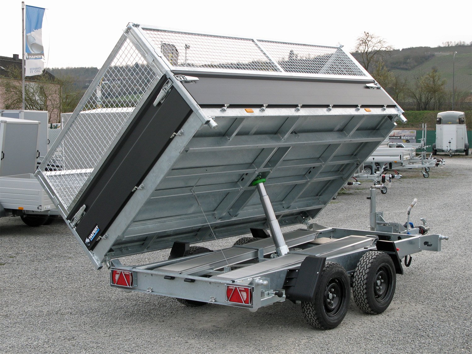 Hapert 3-Seiten-Kipper Cobalt Plus Pro 3500 – Gitteraufsatz 600 mm – Ladefläche 335 × 180 cm – 3500 kg – Tandemachser – Ansicht 2