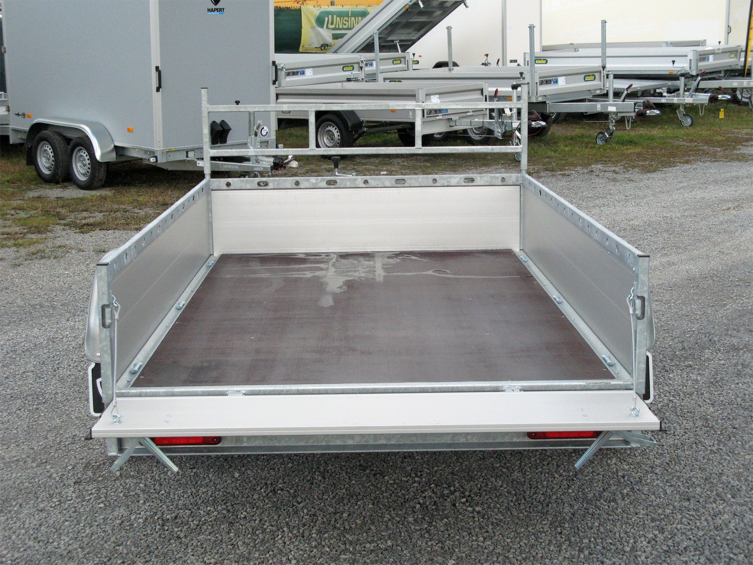 Hapert Kastenanhänger Azure L-1 - 1500 – Aluminium 2500 x 1500 – Ladefläche 250 × 150 cm – 1500 kg – Einachser – Ansicht 4