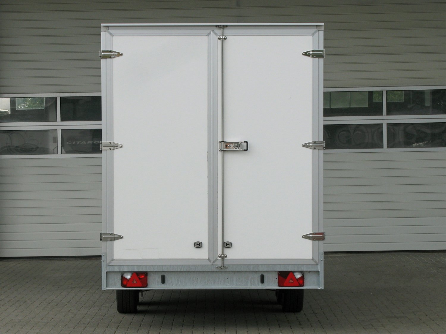 Hapert Kofferanhänger Sapphire H-2 - 3000 – 405 x 200 x 210 – Ladefläche 405 × 200 cm – 3000 kg – Tandemachser – Ansicht 2