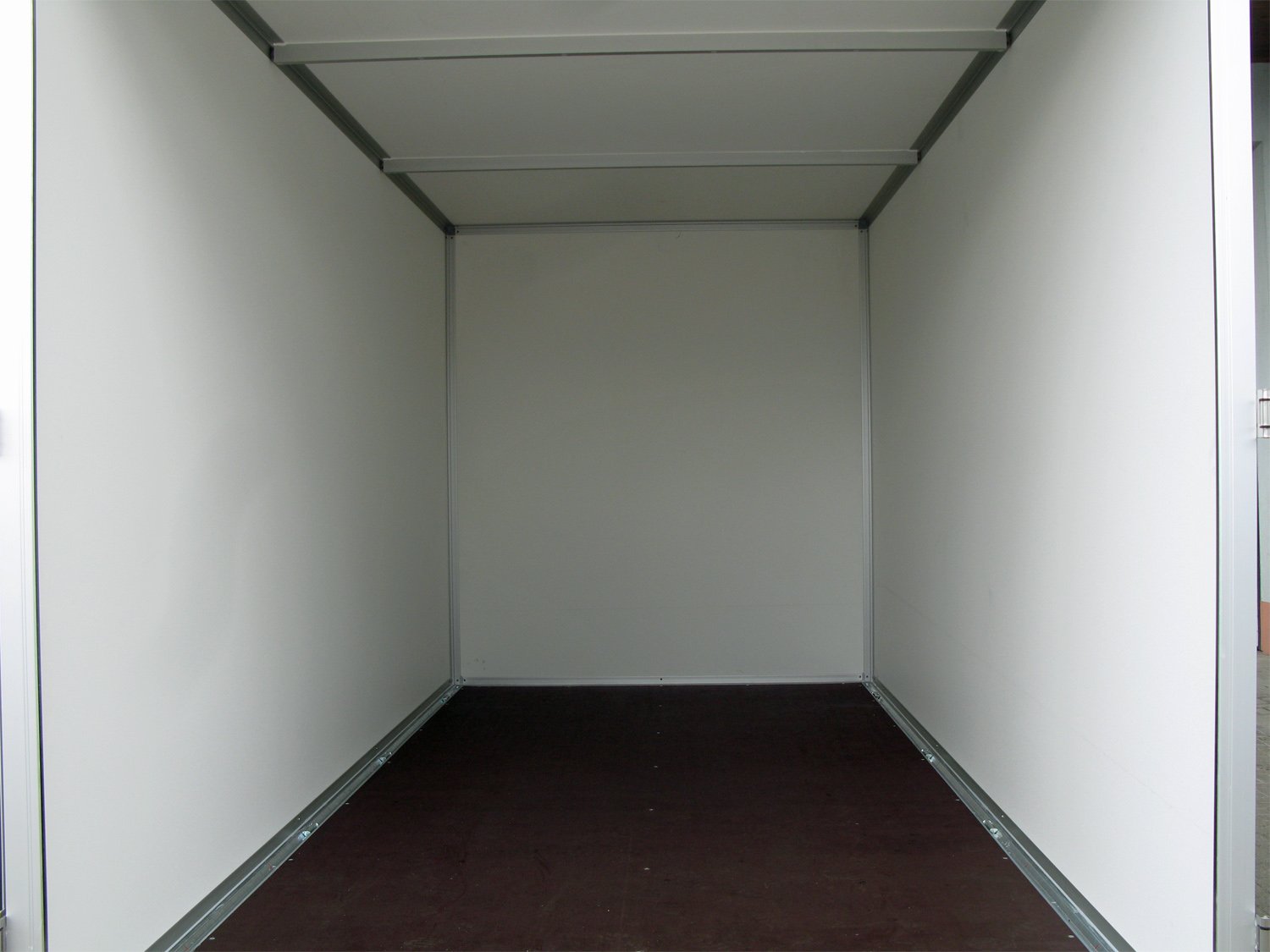 Hapert Kofferanhänger Sapphire H-2 - 3000 – 405 x 200 x 210 – Ladefläche 405 × 200 cm – 3000 kg – Tandemachser – Ansicht 3