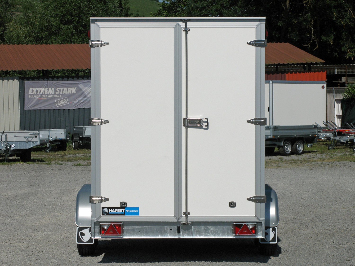 Hapert Kofferanhänger Sapphire L-2 - 2700 – 350 x 180 x 210 – Ladefläche 350 × 180 cm – 2700 kg – Tandemachser – Ansicht 3