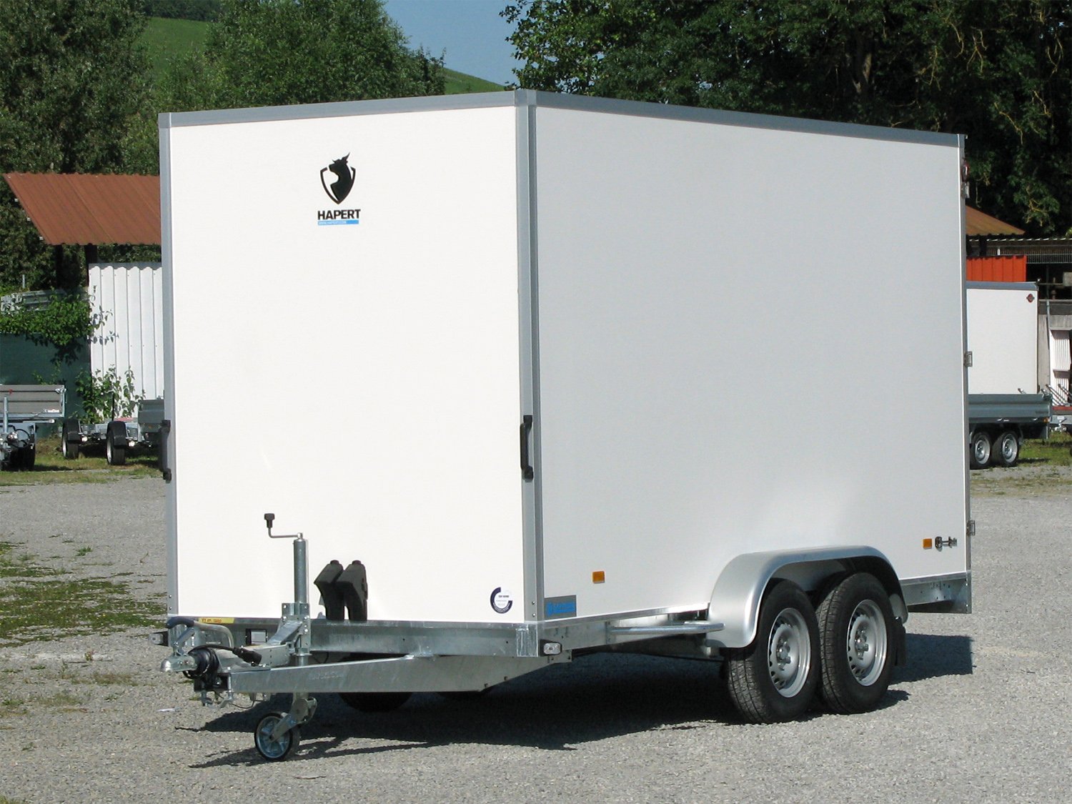 Hapert Kofferanhänger Sapphire L-2 - 3500 – 350 x 150 x 230 – Ladefläche 350 × 150 cm – 3500 kg – Tandemachser – Ansicht 1