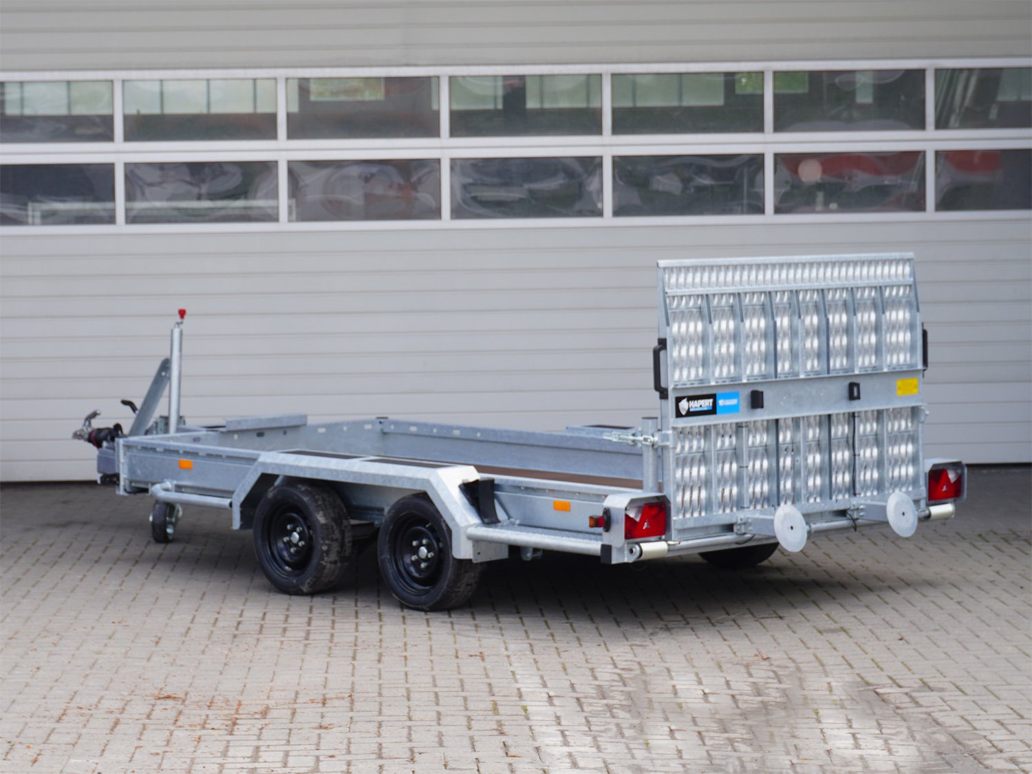 Hapert Maschinentransporter Indigo LF-2 3500 – 3550 X 1690 Parabelfederung – Ladefläche 355 × 169 cm – 3500 kg – Tandemachser – Ansicht 2