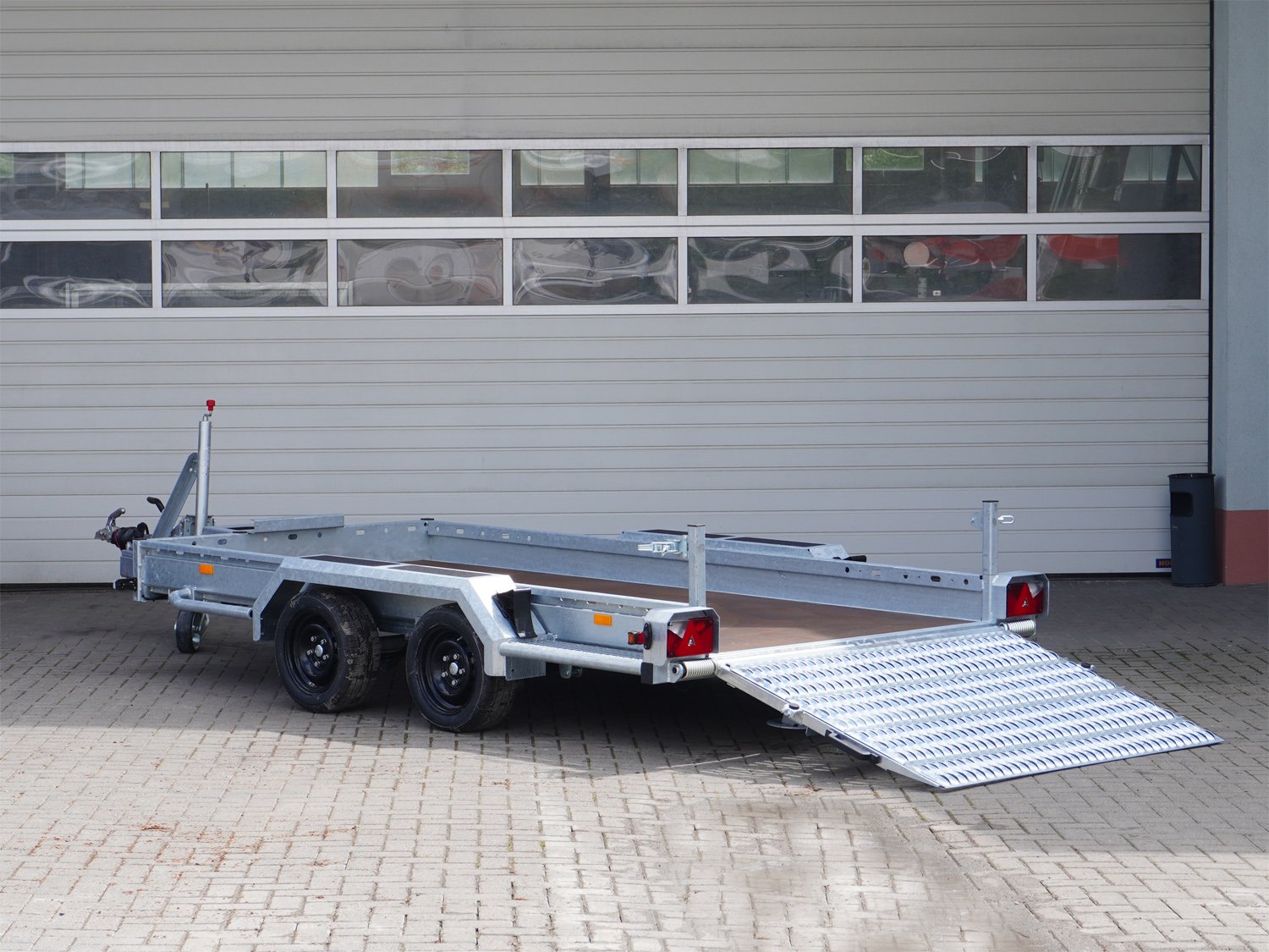 Hapert Maschinentransporter Indigo LF-2 3500 – 3550 X 1690 Parabelfederung – Ladefläche 355 × 169 cm – 3500 kg – Tandemachser – Ansicht 4