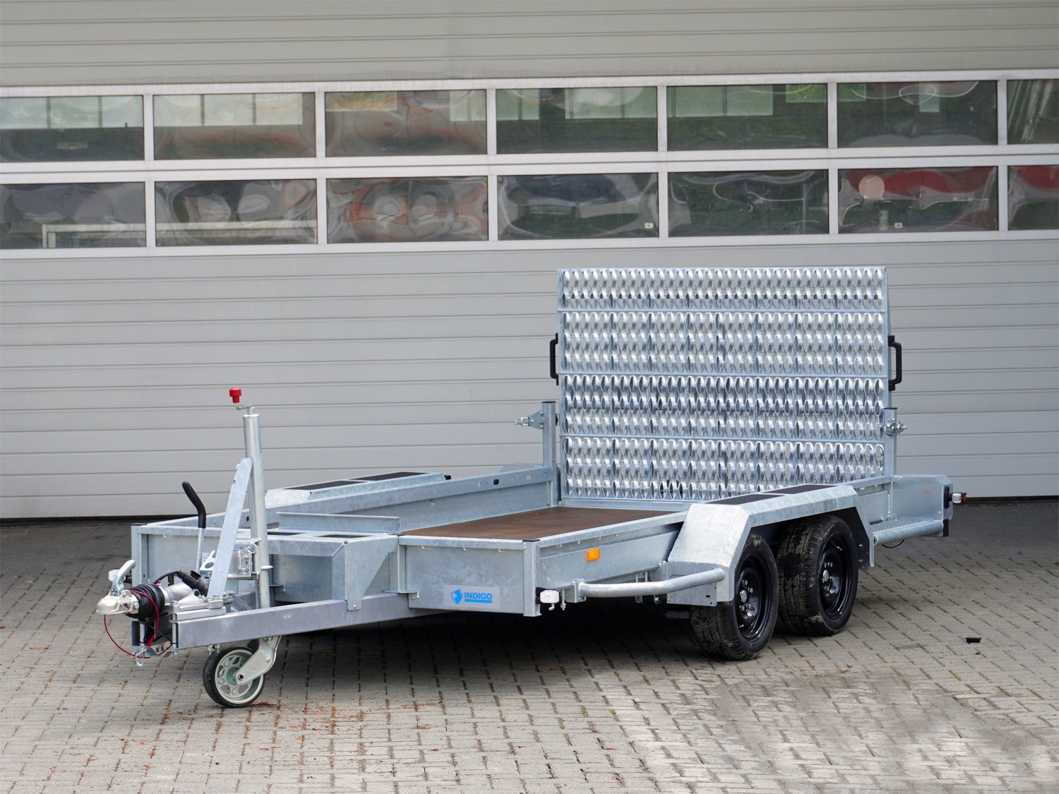 Hapert Maschinentransporter Indigo LF-2 3500 – 4050 X 1590 Parabelfederung – Ladefläche 405 × 159 cm – 3500 kg – Tandemachser – Ansicht 1