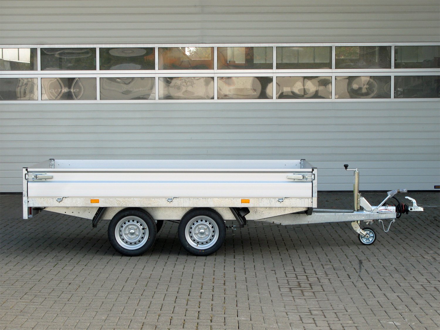 Hapert Pritschenhochlader Azure H-2 - 2000 - 2800 x 1600 – niedriges Fahrwerk – Ladefläche 280 × 160 cm – 2000 kg – Tandemachser – Ansicht 2