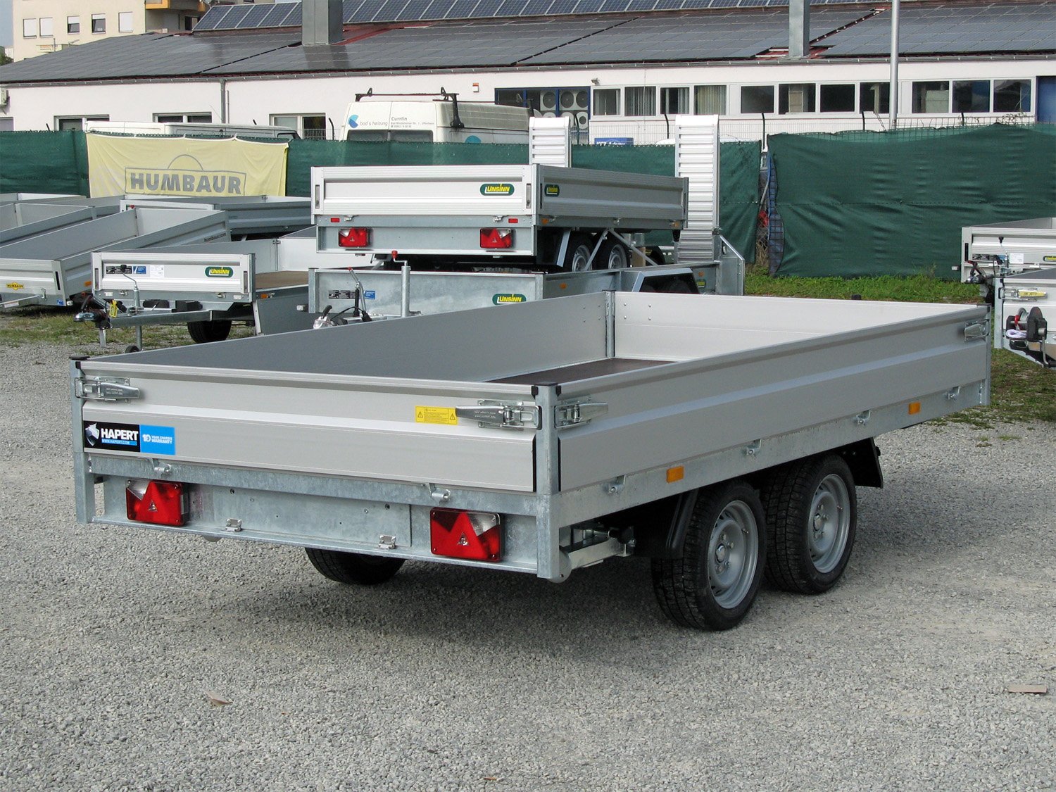 Hapert Pritschenhochlader Azure H-2 - 2700 - 3350 x 2000 – niedriges Fahrwerk – Ladefläche 335 × 200 cm – 2700 kg – Tandemachser – Ansicht 3
