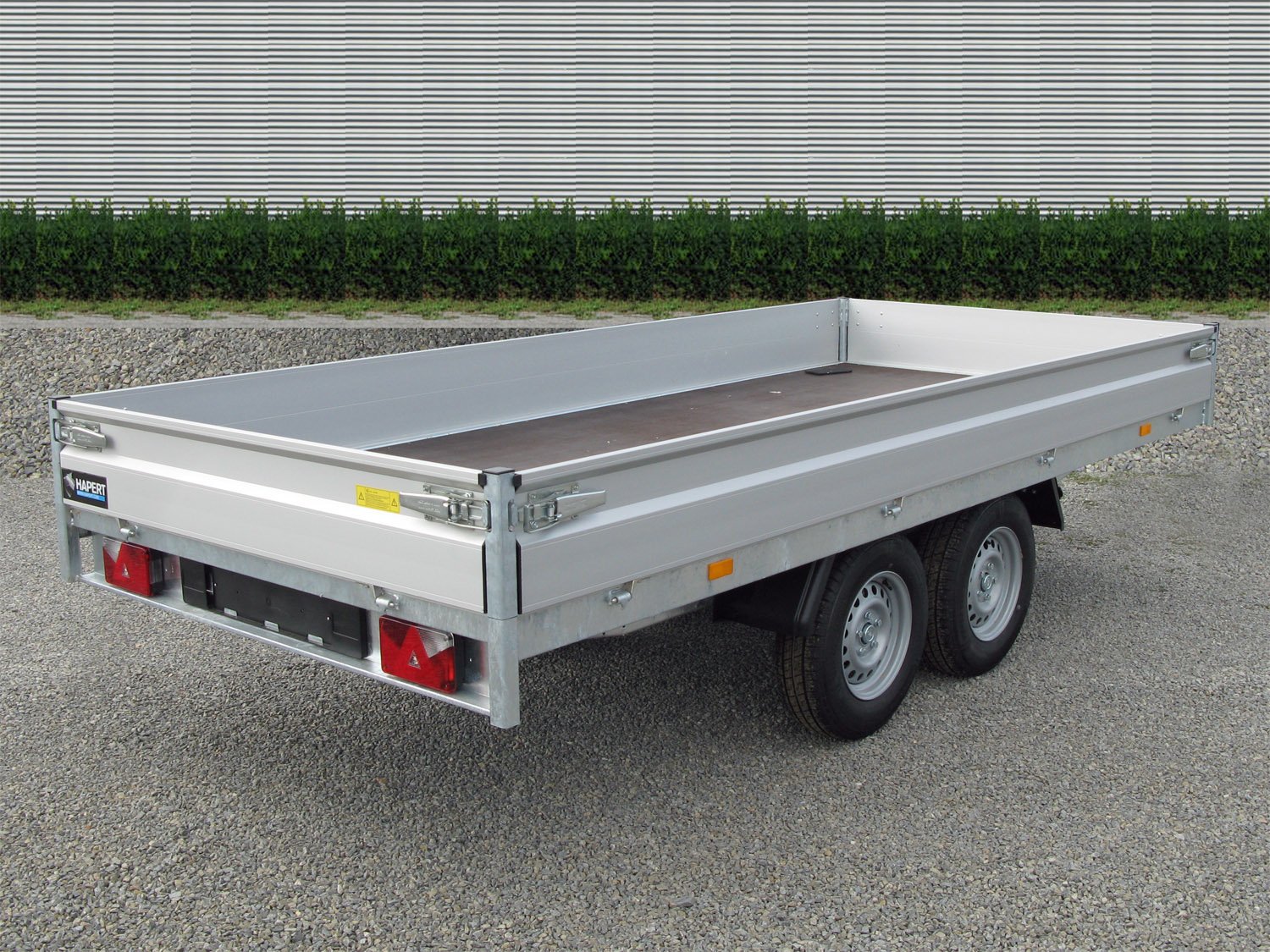 Hapert Pritschenhochlader Azure H-2 - 2700 - 4050 x 1800 – 185R 14 C – Ladefläche 405 × 180 cm – 2700 kg – Tandemachser – Ansicht 2