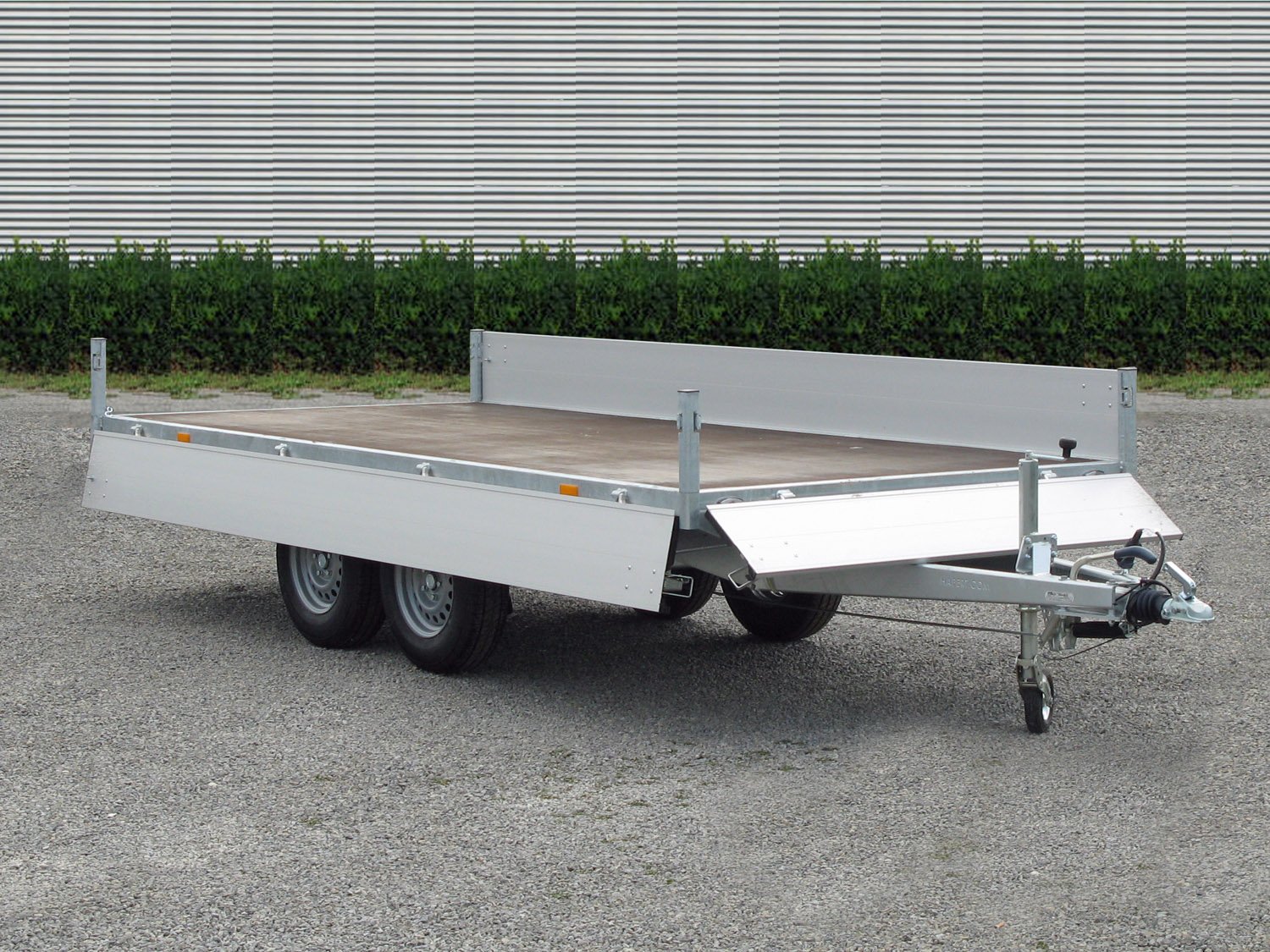 Hapert Pritschenhochlader Azure H-2 - 2700 - 4050 x 1800 – 185R 14 C – Ladefläche 405 × 180 cm – 2700 kg – Tandemachser – Ansicht 3