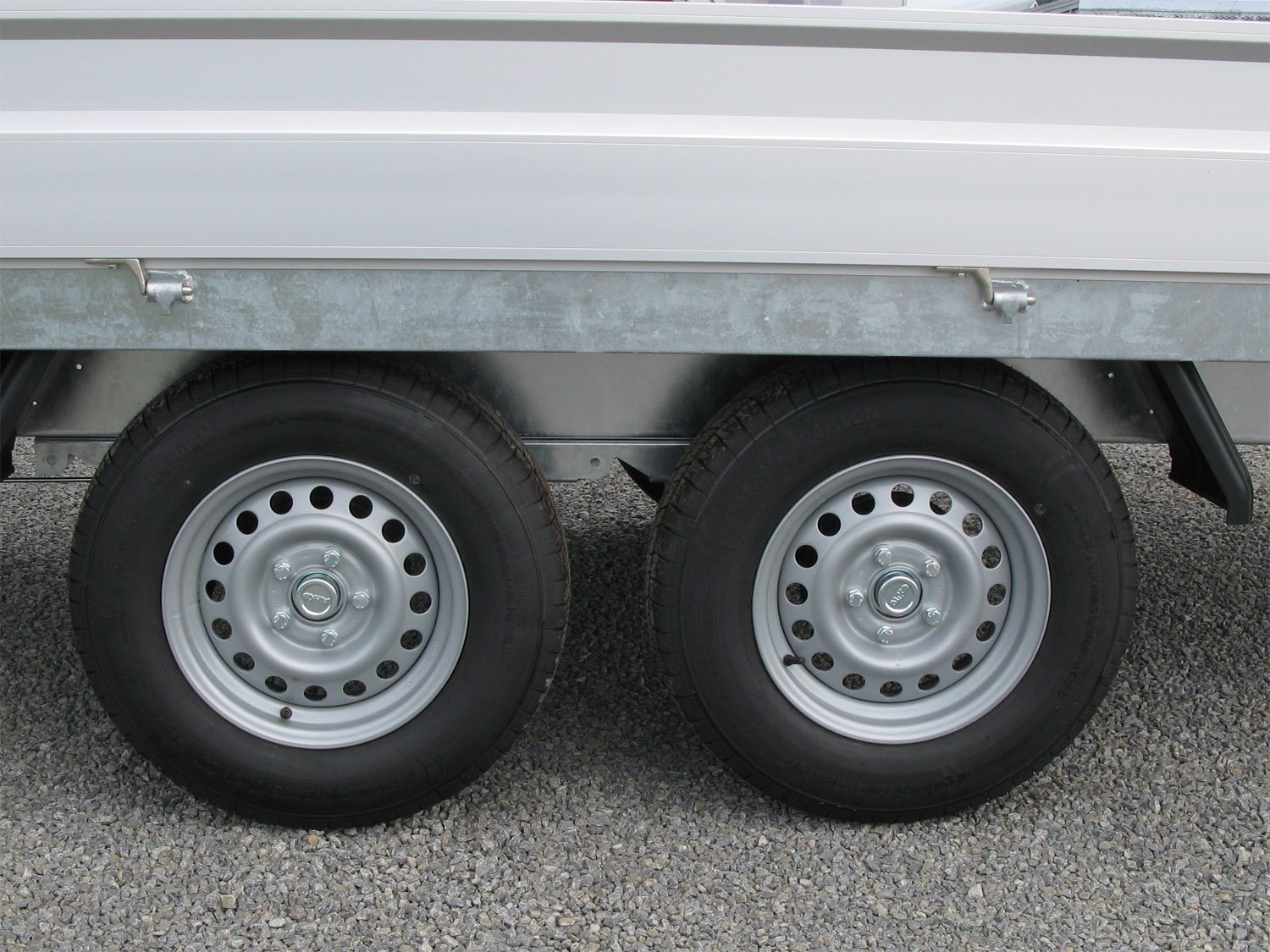Hapert Pritschenhochlader Azure H-2 - 2700 - 4050 x 1800 – 185R 14 C – Ladefläche 405 × 180 cm – 2700 kg – Tandemachser – Ansicht 5