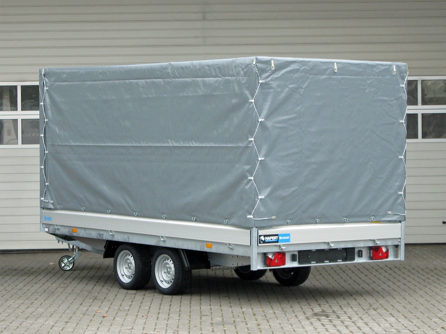Hapert Pritschenhochlader Azure H-2 - 2700 - 4050 x 2000 – 2000 mm Hochplane – Ladefläche 405 × 200 cm – 2700 kg – Tandemachser – Ansicht 2