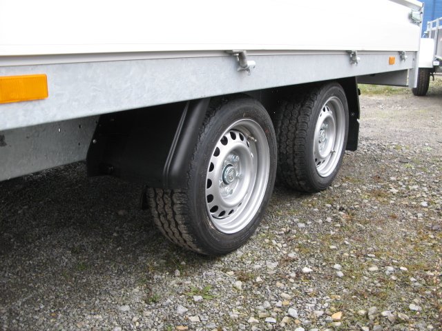 Hapert Pritschenhochlader Azure H-2 - 2700 - 5050 x 2000 – Mittelrungen niedriges Fahrwerk – Ladefläche 505 × 200 cm – 2700 kg – Tandemachser – Ansicht 3