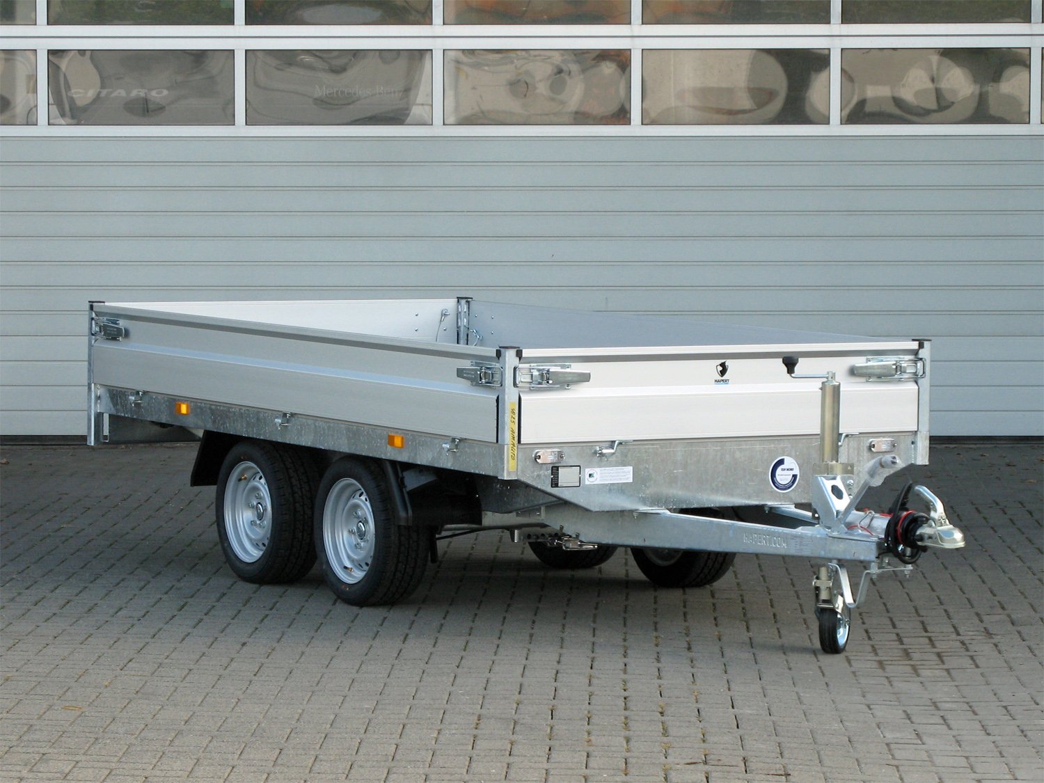 Hapert Pritschenhochlader Azure H-2 - 3000 - 3350 x 1600 Multi – niedriges Fahrwerk - Auffahrpaket – Ladefläche 335 × 160 cm – 3000 kg – Tandemachser – Ansicht 1