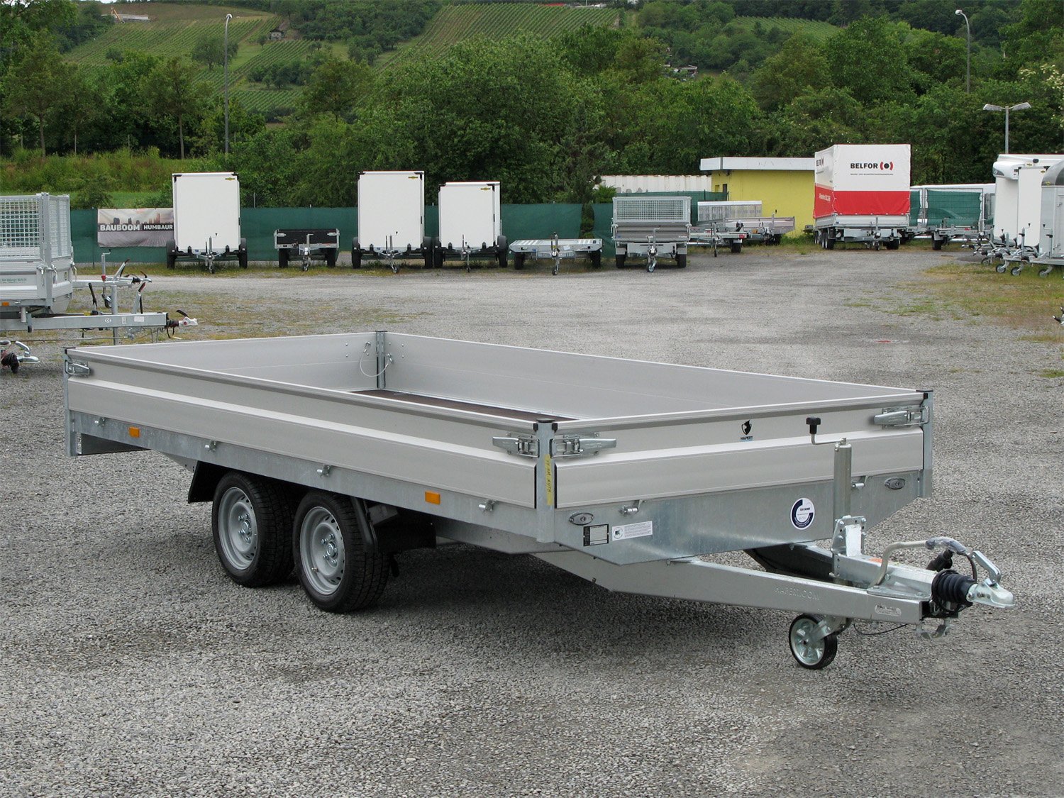 Hapert Pritschenhochlader Azure H-2 - 3000 - 4550 x 2000 Multi – niedriges Fahrwerk - Auffahrpaket – Ladefläche 455 × 200 cm – 3000 kg – Tandemachser – Ansicht 1