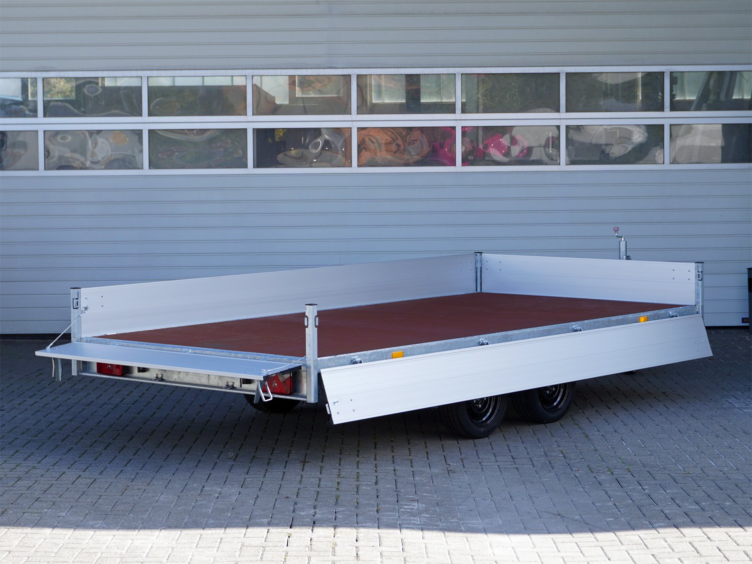 Hapert Pritschenhochlader Azure H-2 - 3500 - 4050 x 1800 – Parabelfederung incl Stoßdämpfer – Ladefläche 405 × 180 cm – 3500 kg – Tandemachser – Ansicht 3