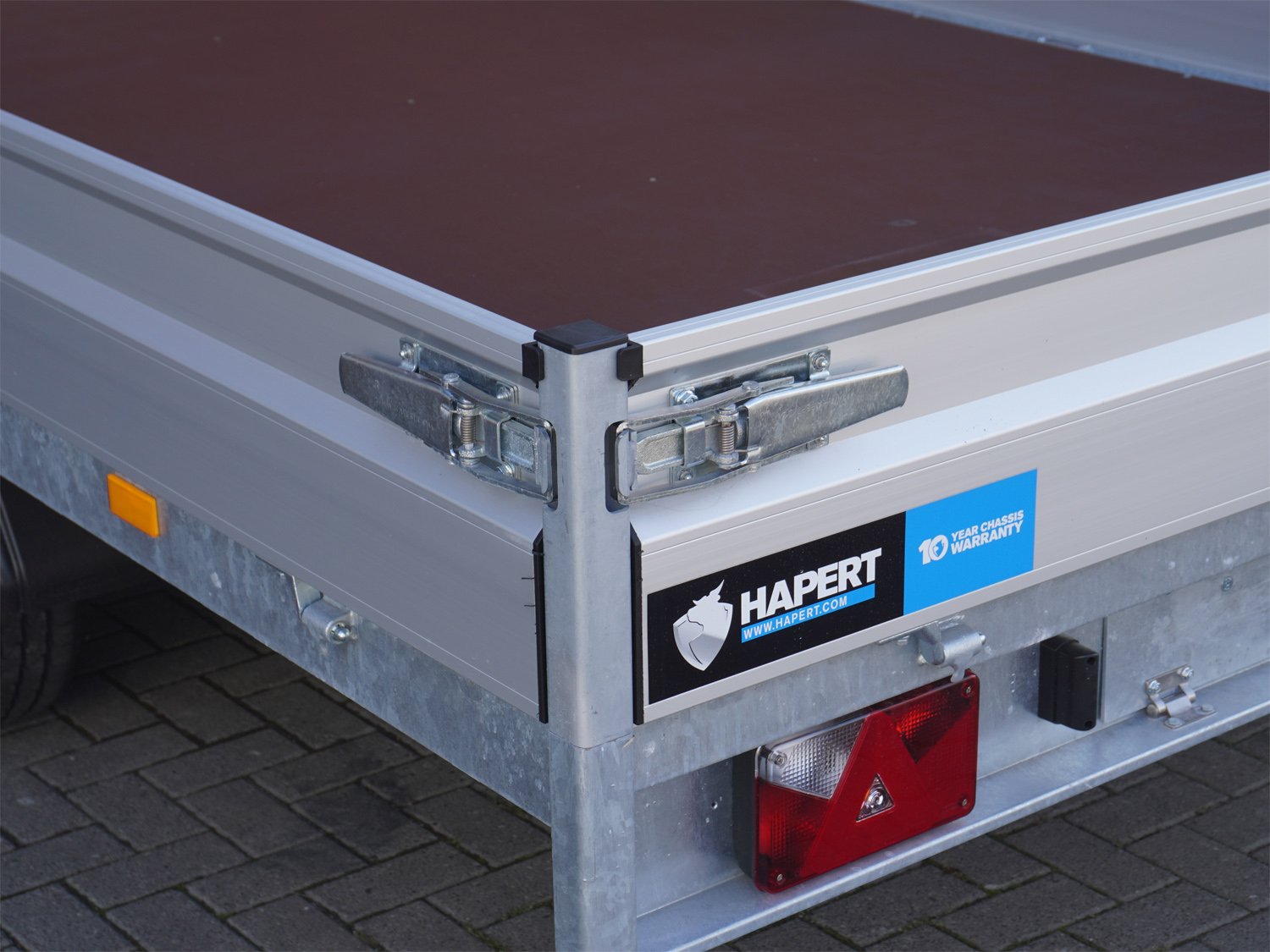 Hapert Pritschenhochlader Azure H-2 - 3500 - 4050 x 1800 – Parabelfederung incl Stoßdämpfer – Ladefläche 405 × 180 cm – 3500 kg – Tandemachser – Ansicht 5