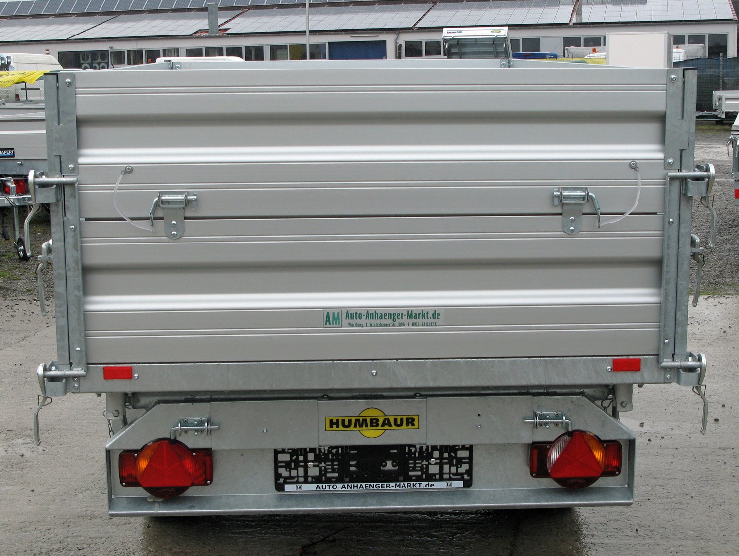 Humbaur 3-Seiten-Kipper HTK 2700.27 ALU – E-Pumpe ALU BW Aufsatz 350 mm – Ladefläche 267 × 150 cm – 2700 kg – Tandemachser – Ansicht 3