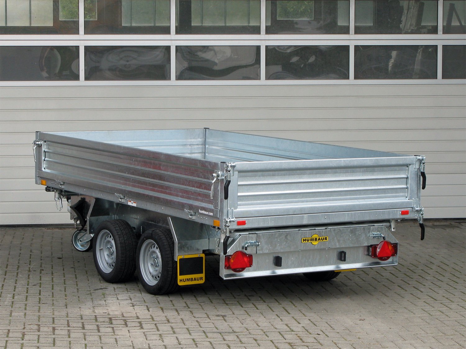 Humbaur 3-Seiten-Kipper HTK 3000.31 Pro Steel – 400 mm Fuhrmann Stahl BW - E-Pumpe – Ladefläche 313 × 174 cm – 3000 kg – Tandemachser – Ansicht 5