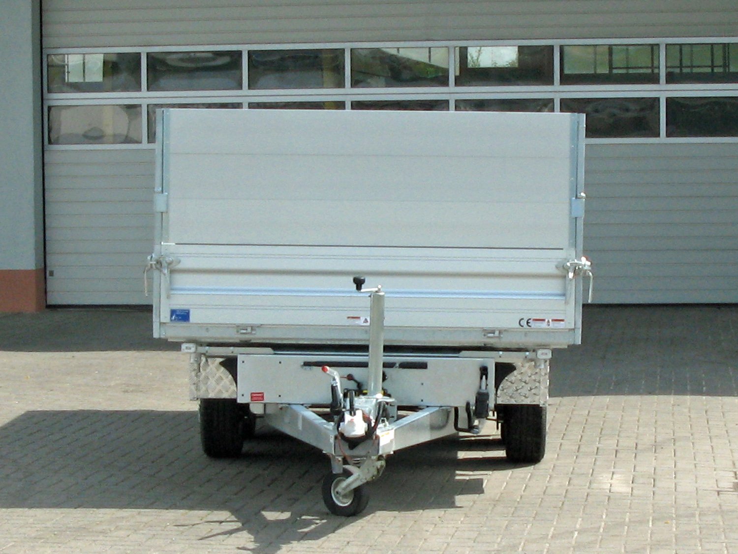 Humbaur 3-Seiten-Kipper HTK 3500.31 ALU PROFI 600 – ALUAUFSATZ 600 mm Rampen Stützen – Ladefläche 314 × 175 cm – 3500 kg – Tandemachser – Ansicht 4
