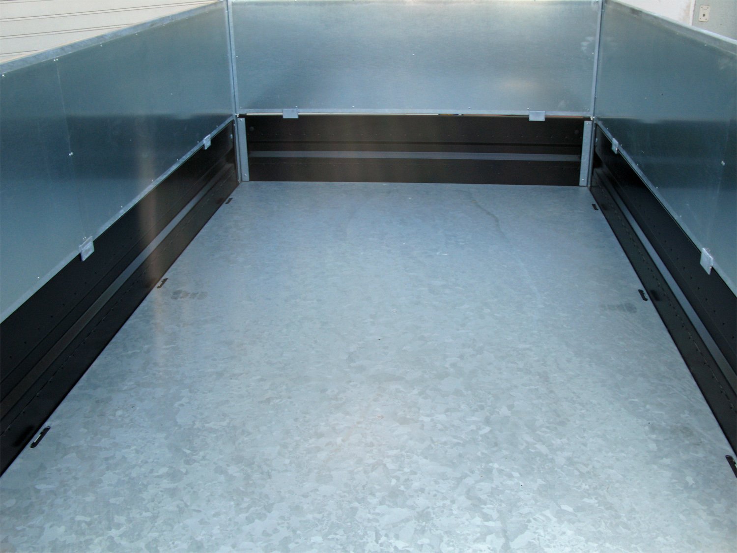 Humbaur 3-Seiten-Kipper HTK 3500.37 STAHL – E-Pumpe, Stahblechaufsatz 600 mm – Ladefläche 363 × 185,5 cm – 3500 kg – Tandemachser – Ansicht 4