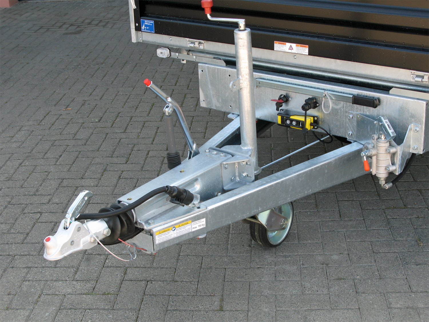 Humbaur 3-Seiten-Kipper HTK 3500.37 STAHL – E-Pumpe, Stahblechaufsatz 600 mm – Ladefläche 363 × 185,5 cm – 3500 kg – Tandemachser – Ansicht 5