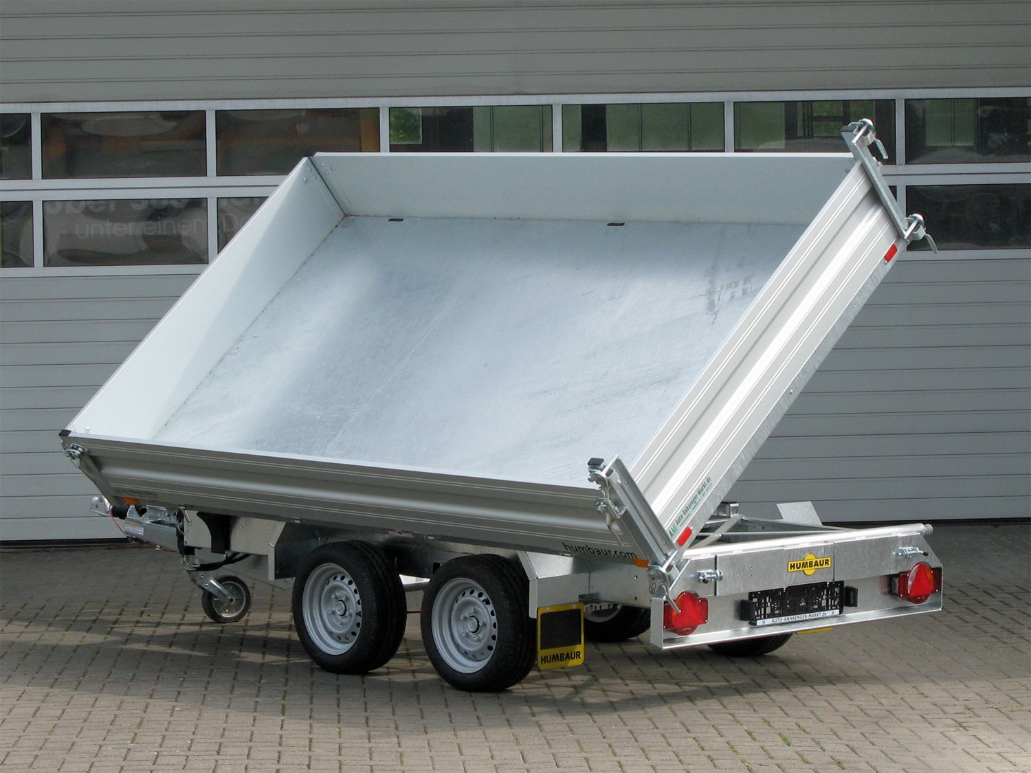 Humbaur 3-Seiten-Kipper HTK 3500.41 ALU – E-Pumpe – Ladefläche 410 × 210 cm – 3500 kg – Tandemachser – Ansicht 5