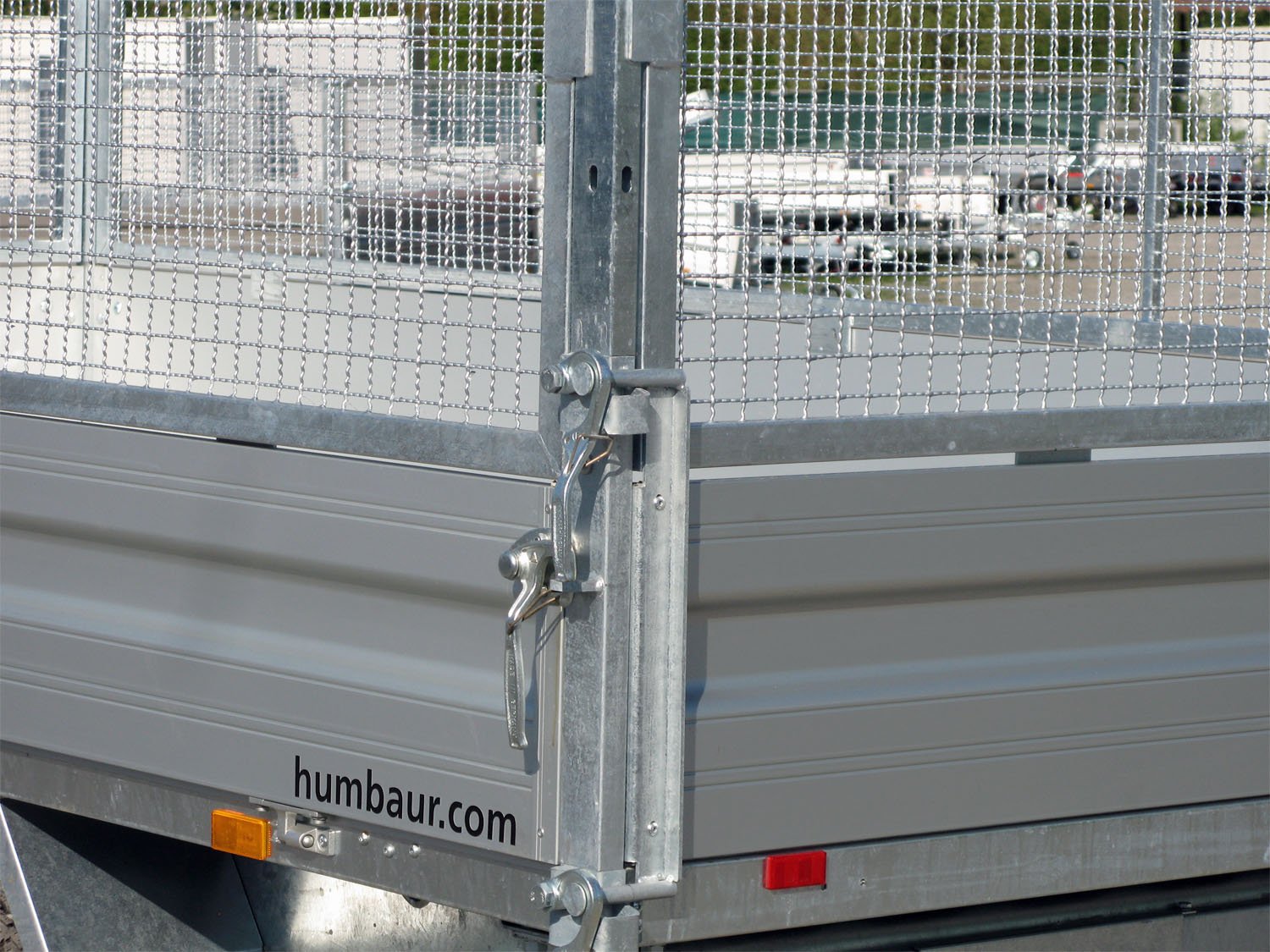 Humbaur 3-Seiten-Kipper HTK 3500.41 ALU Tridem – 3 Achser mit Gitteraufsatz 600mm – Ladefläche 410 × 210 cm – 3500 kg – 3-Achser – Ansicht 5