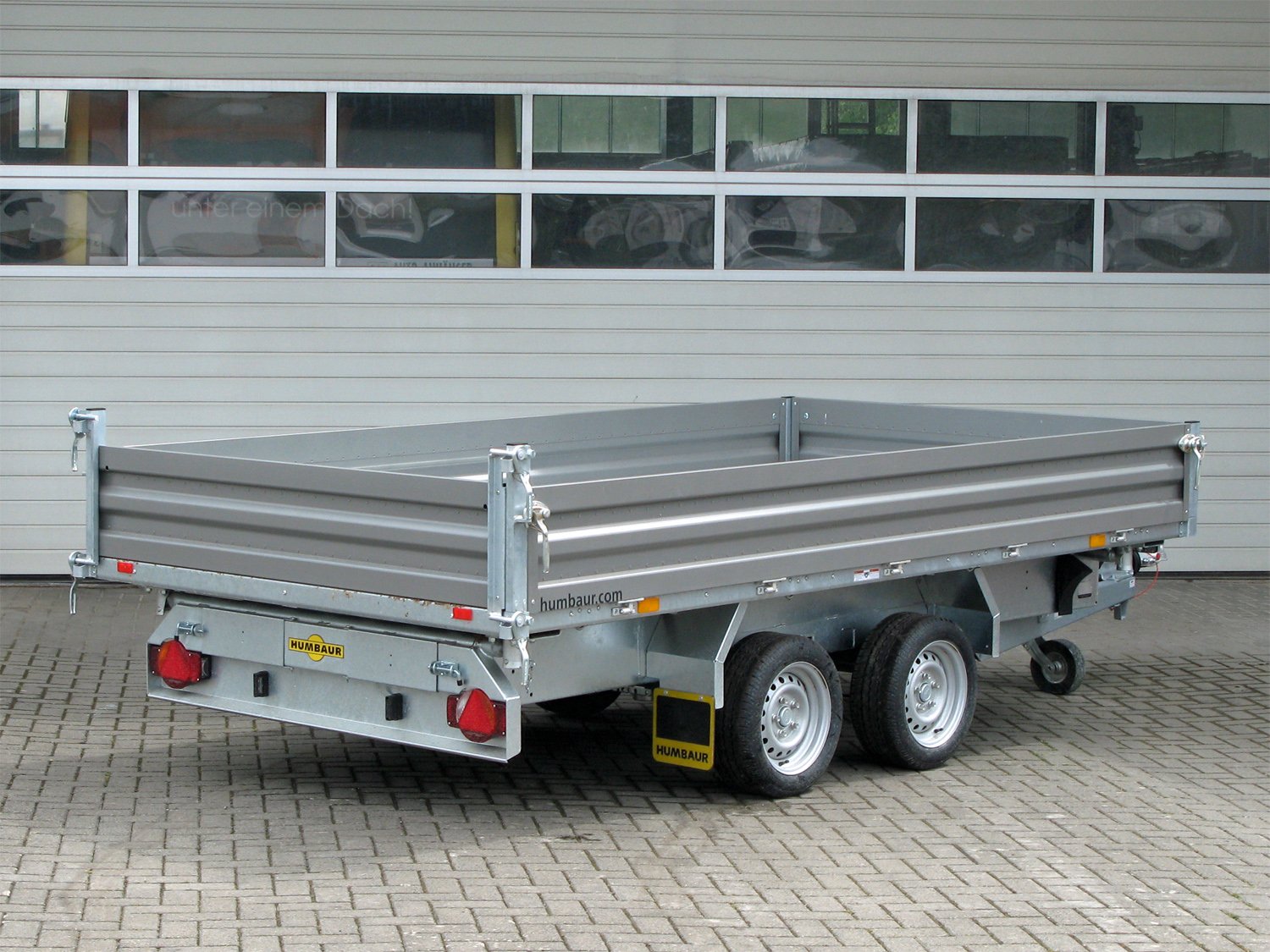 Humbaur 3-Seiten-Kipper HTK 3500.41 STAHL – Parabelfederung – Ladefläche 410 × 210 cm – 3500 kg – Tandemachser – Ansicht 4