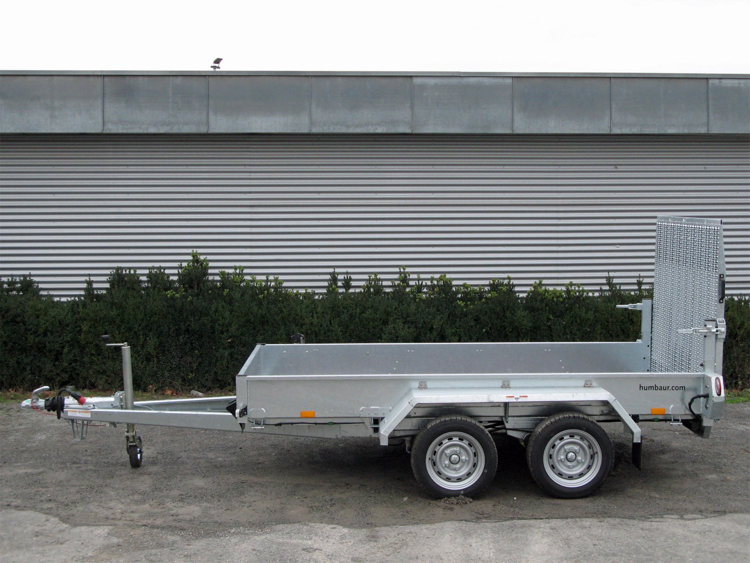 Humbaur Absenkanhänger Senko 303016 – Ladefläche 300 × 160 cm – 3000 kg – Tandemachser – Ansicht 2