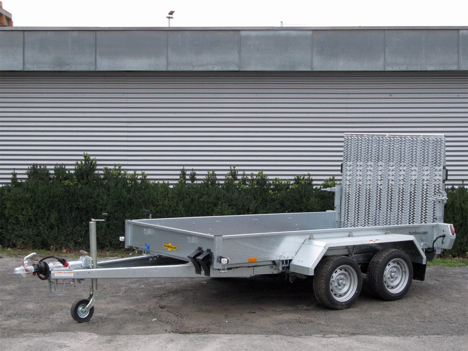 Humbaur Absenkanhänger Senko 303016 – Ladefläche 300 × 160 cm – 3000 kg – Tandemachser – Ansicht 3