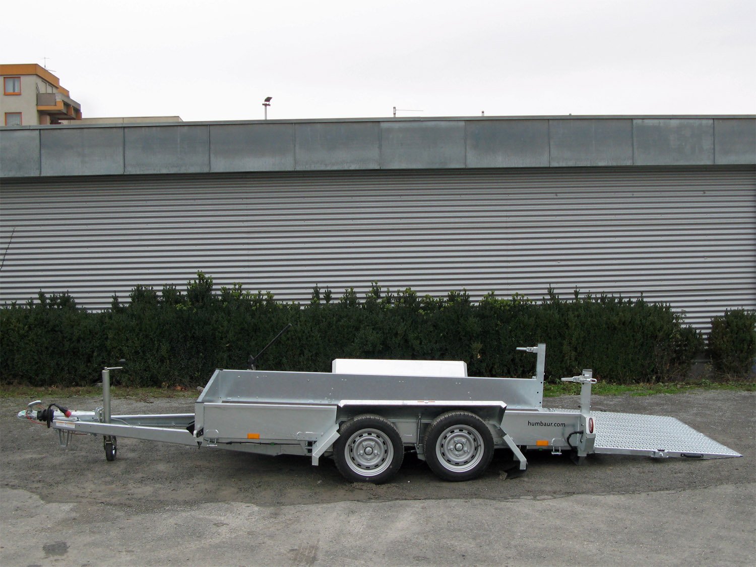 Humbaur Absenkanhänger Senko 303016 – Ladefläche 300 × 160 cm – 3000 kg – Tandemachser – Ansicht 4