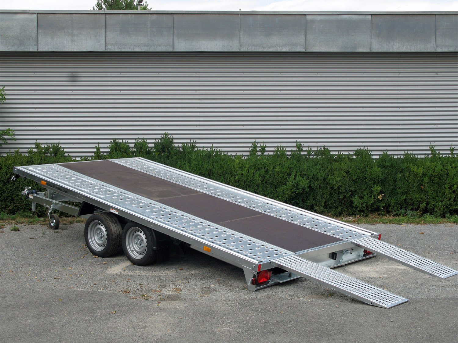 Humbaur Autotransporter MTK 304222 kippbar – Holzmittelboden Kippbar – Ladefläche 420 × 218 cm – 3000 kg – Tandemachser – Ansicht 1