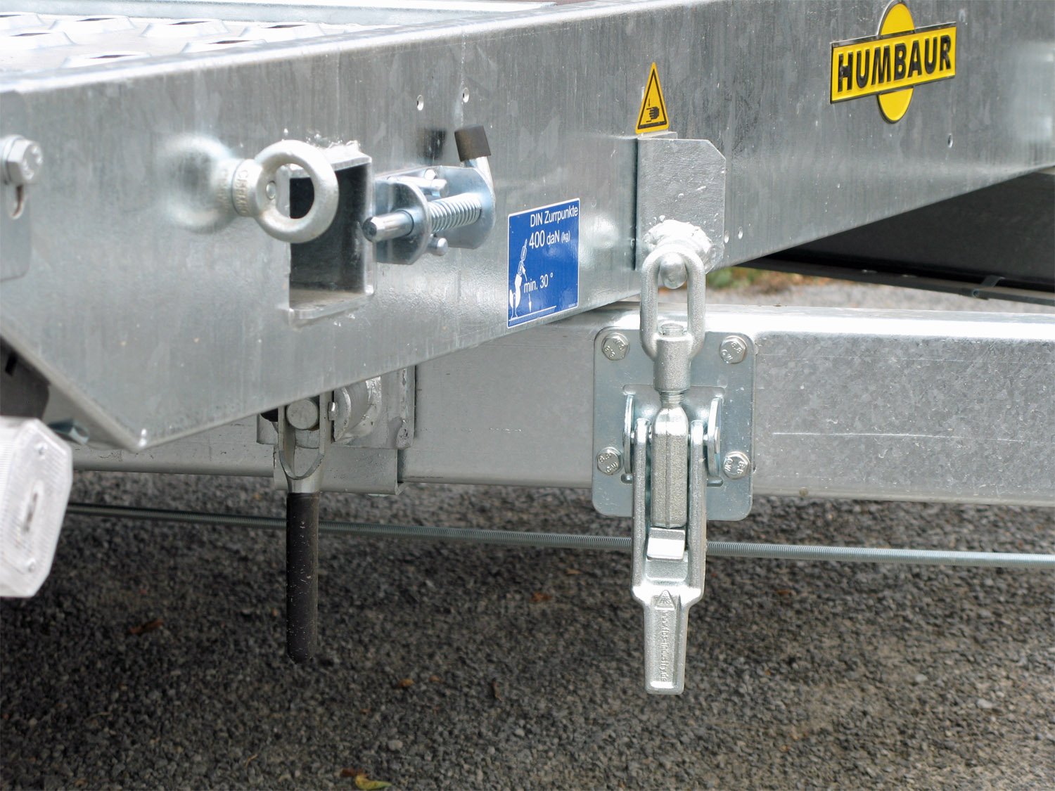 Humbaur Autotransporter MTK 304222 kippbar – Holzmittelboden Kippbar – Ladefläche 420 × 218 cm – 3000 kg – Tandemachser – Ansicht 4
