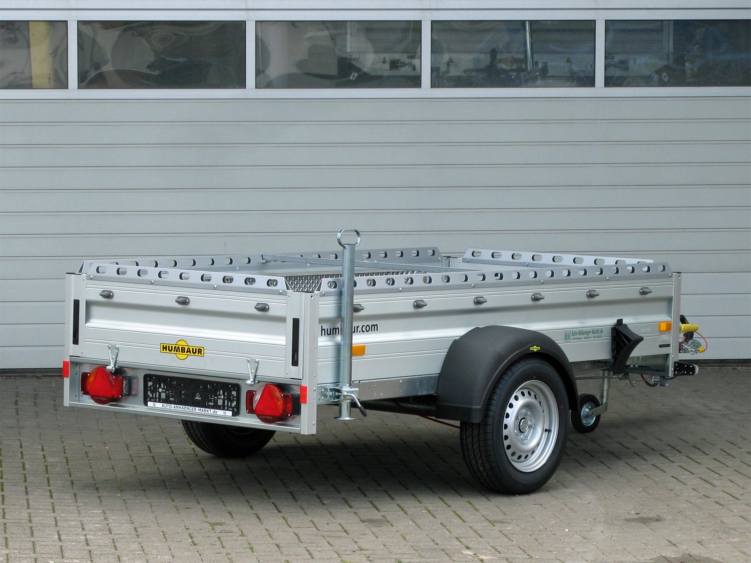 Humbaur Kastenanhänger HA132513 MS – Allrounder 100km/h – Ladefläche 251 × 131 cm – 1300 kg – Einachser – Ansicht 2