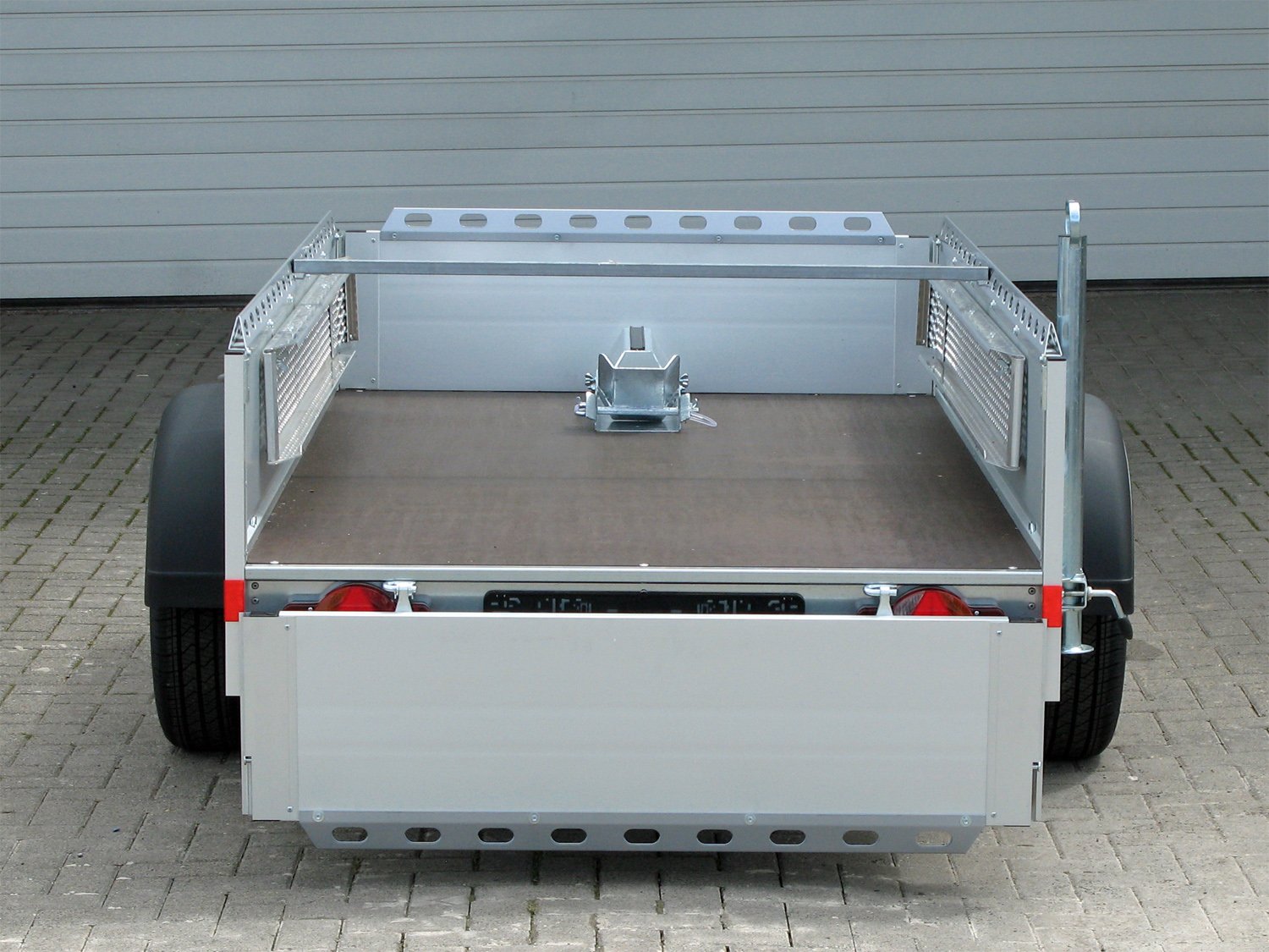 Humbaur Kastenanhänger HA132513 MS – Allrounder 100km/h – Ladefläche 251 × 131 cm – 1300 kg – Einachser – Ansicht 4