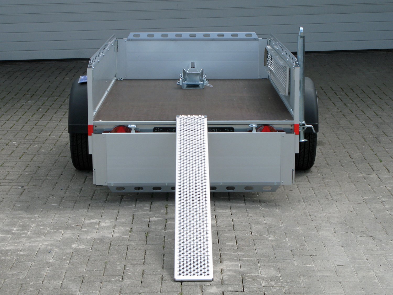Humbaur Kastenanhänger HA132513 MS – Allrounder 100km/h – Ladefläche 251 × 131 cm – 1300 kg – Einachser – Ansicht 5