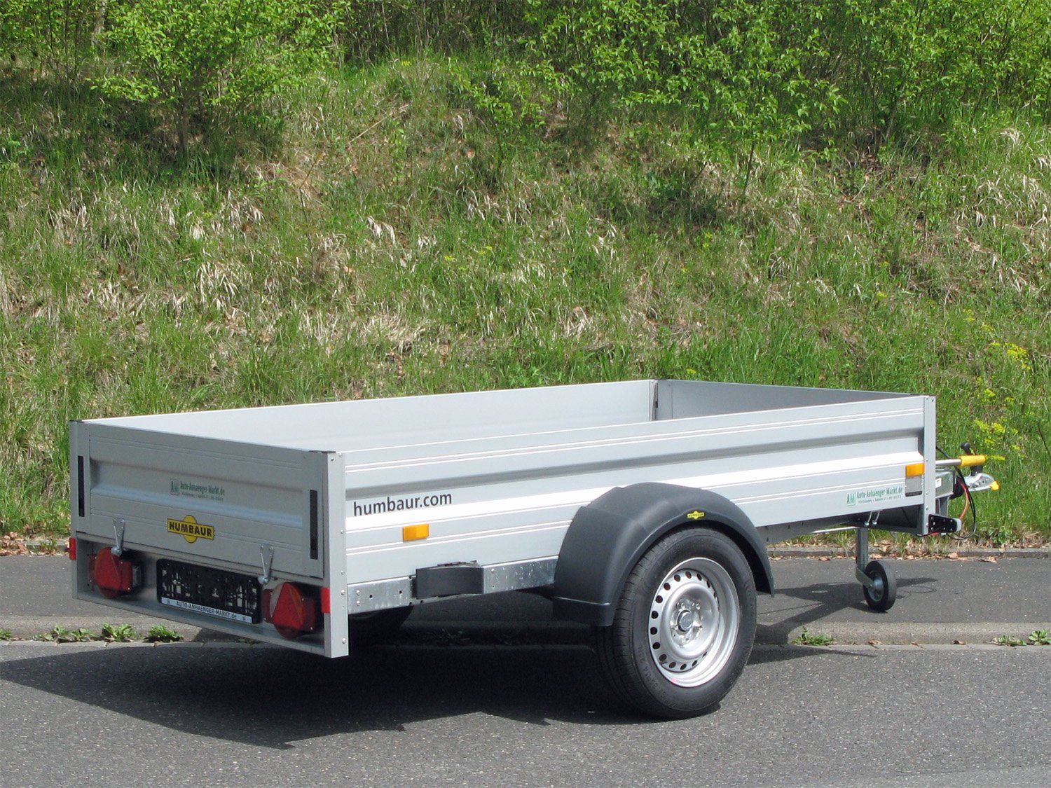 Humbaur Kastenanhänger HA152513 KV 100 km/h – klappbare Vorderwand – Ladefläche 251 × 131 cm – 1500 kg – Einachser – Ansicht 3