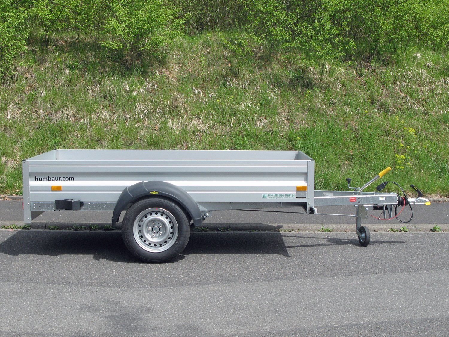Humbaur Kastenanhänger HA152513 KV – klappbare Vorderwand – Ladefläche 251 × 131 cm – 1500 kg – Einachser – Ansicht 2