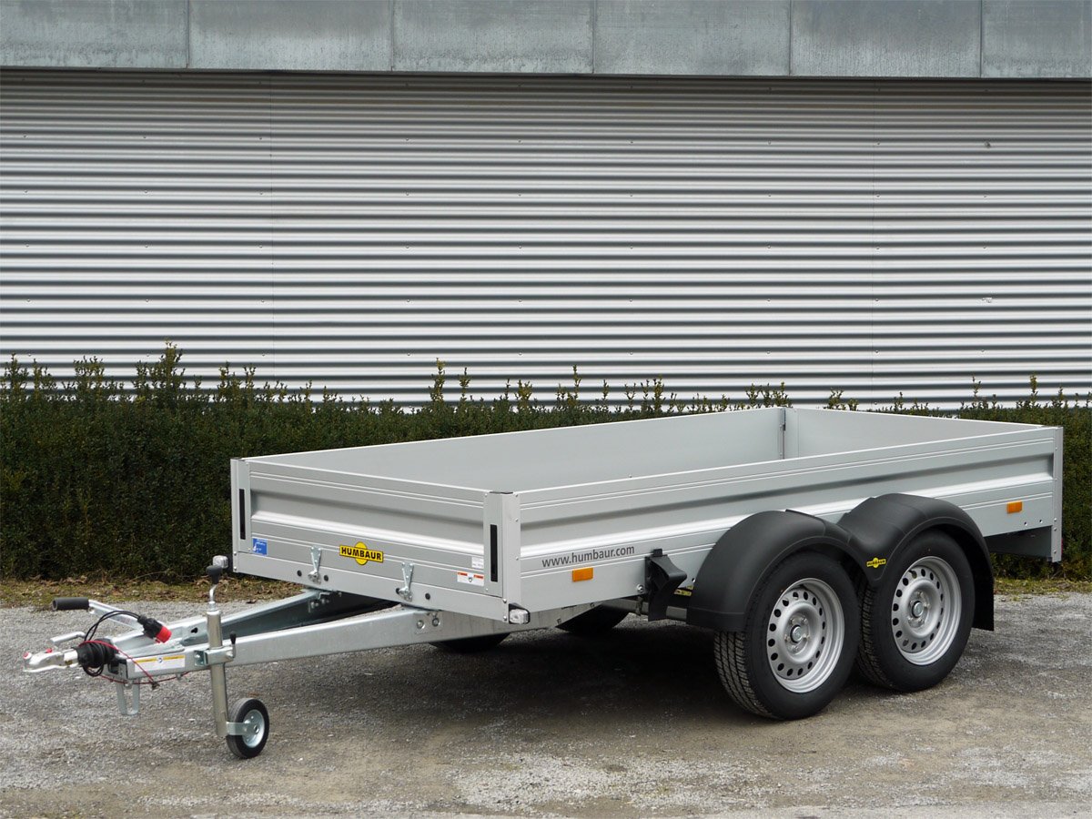 Humbaur Kastenanhänger HA253015 – Ladehöhe 550 mm bei 195/65R15 – Ladefläche 303 × 150 cm – 2500 kg – Tandemachser – Ansicht 1