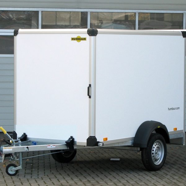 Humbaur Kofferanhänger HK 132513-15P FlexZurr 100 – 100km/h / Türe hinten – Ladefläche 251,5 × 132 cm – 1300 kg – Einachser – Ansicht 1