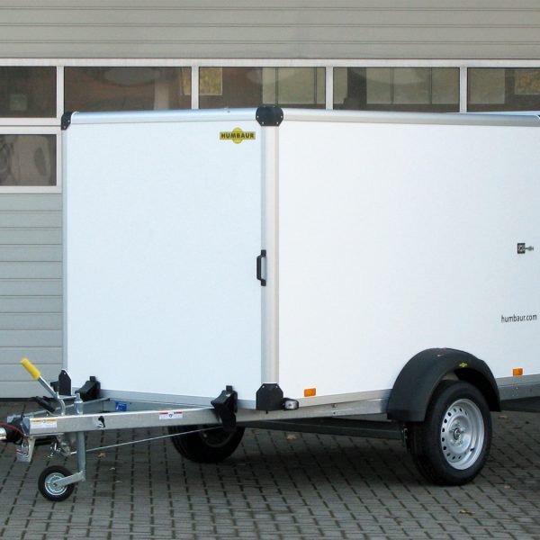 Humbaur Kofferanhänger HK 132515-15P FlexZurr – Doppel Fügeltüre hinten – Ladefläche 251,5 × 151 cm – 1300 kg – Einachser – Ansicht 1