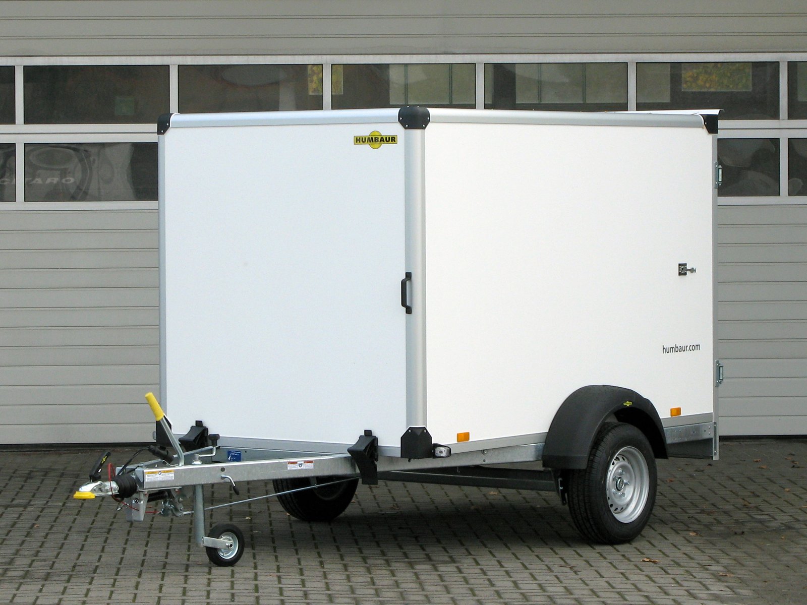 Humbaur Kofferanhänger HK 152515-15P FlexZurr – Türe – Ladefläche 251,5 × 151 cm – 1500 kg – Einachser – Ansicht 1